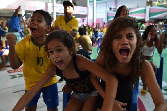 brazilian-world-cup-fans-9