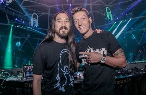 Aoki & Ozil