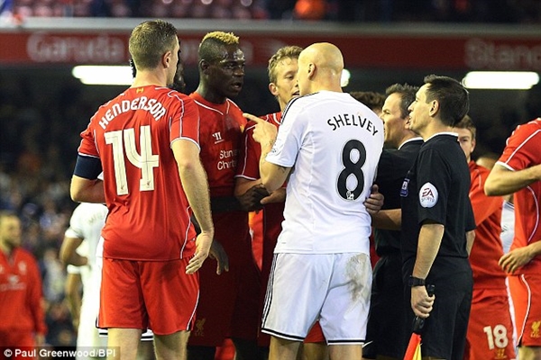 1414536341344_wps_23_Mario_Balotelli_of_Liverp