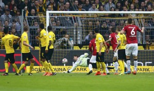 Borussia Dortmund's Weidenfeller (C) fails to save goal by Hanover 96's Kiyotake during Bundesliga soccer match in Dortmund