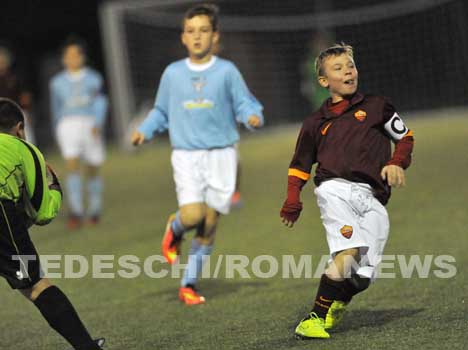 CRISTIAN TOTTI IN AZIONE NEL DERBY DI OGGI DELLA CATEGORIA PULCINI (tedeschi)