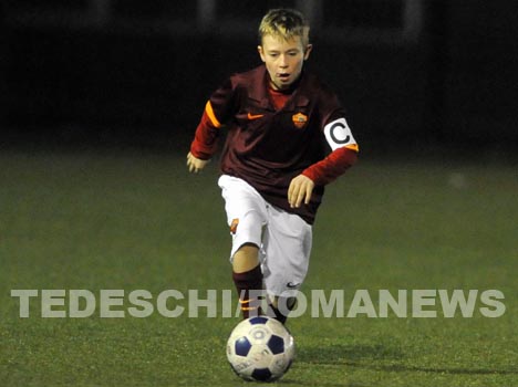 CRISTIAN TOTTI IN AZIONE NEL DERBY DI OGGI DELLA CATEGORIA PULCINI (tedeschi)