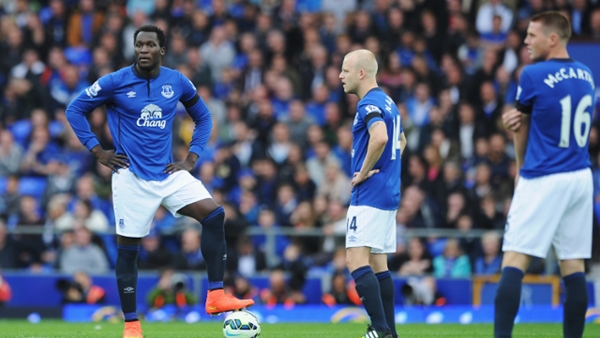 3-Everton-players-look-dejected-as-they-kick-off-after-conceding-a-goal