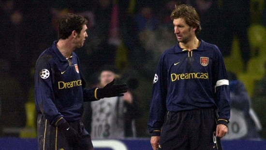 22 Nov 2000:  Martin Keown and Tony Adams of Arsenal during the Spartak Moscow v Arsenal Champions League match at the Luzhniki Stadium, Moscow, Russia. Digital Image. Mandatory Credit: Ross Kinnaird/ALLSPORT