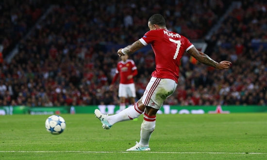 Football - Manchester United v Club Brugge - UEFA Champions League Qualifying Play-Off First Leg - Old Trafford, Manchester, England - 18/8/15 Memphis Depay scores the second goal for Manchester United Action Images via Reuters / Jason Cairnduff Livepic EDITORIAL USE ONLY.