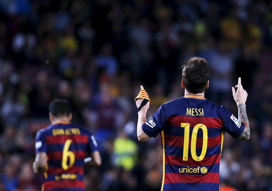 Barcelona's Lionel Messi (10) celebrates his goal against Levante during their Spanish first division soccer match at Camp Nou stadium in Barcelona, Spain, September 20, 2015. REUTERS/Susana Vera  Picture Supplied by Action Images