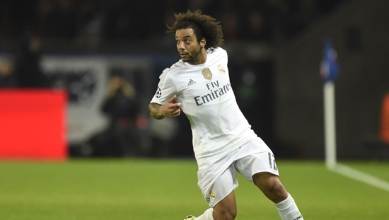 Real Madrid's Brazilian defender Marcelo controls the ball during the UEFA Champions League football match Paris Saint-Germain (PSG) vs Real Madrid, on October 21, 2015 at the Parc des Princes stadium in Paris. AFP PHOTO / MIGUEL MEDINA        (Photo credit should read MIGUEL MEDINA/AFP/Getty Images)