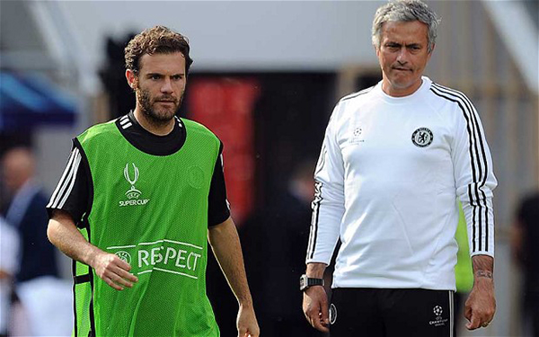 PRAGUE, CZECH REPUBLIC - AUGUST 29: Juan Mata of Chelsea in action as manager Jose Mourinho looks on during the Chelsea training session at Eden Stadium on August 29, 2013 in Prague, Czech Republic. (Photo by Chris Brunskill Ltd/Getty Images)