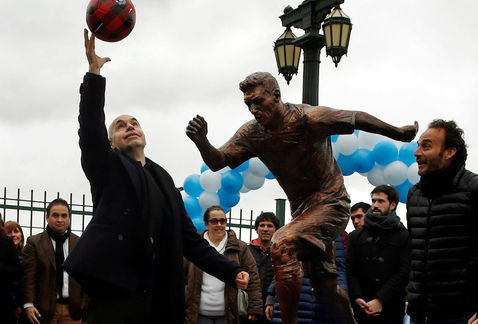 Lionel-Messi-Argentina-estatua-Buenos