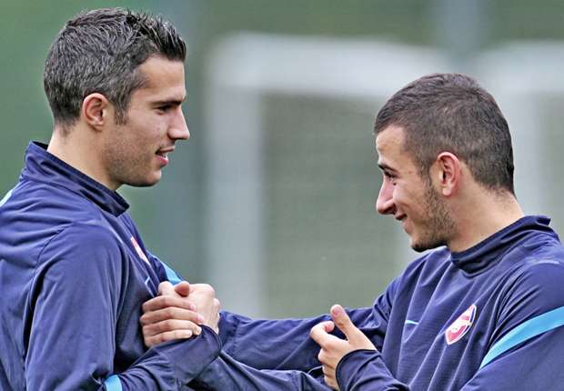 van-persie-and-oguzhan-ozyakup-in-arsenal_6p7dgzbzahdl1ac3bxidvzktd