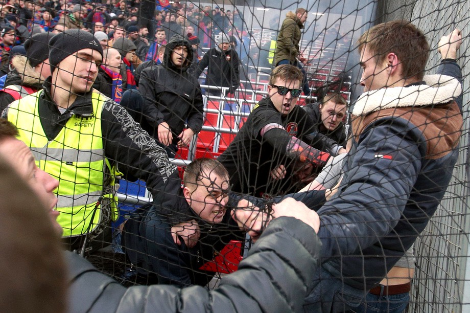 775614-draka-bolelschikov-v-matche-18-go-tura-rossijskoj-premer-ligi-cska-zenit